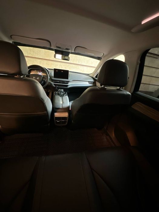 Продам свою Hongqi E-QM5 2024-года 60.000 км