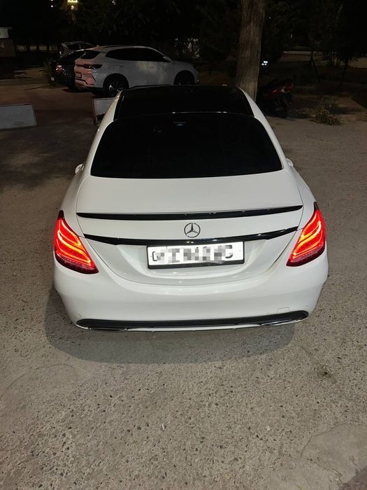 Mercedes-Benz c 180 sotiladi