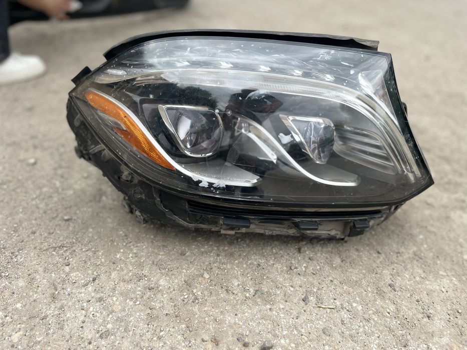 Фар за Mercedes GLS X166 + GLE W166/ Мерцедес ГЛС Х166 и Мерцедес ГЛЕ