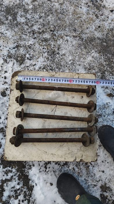 Продам шпильки R16