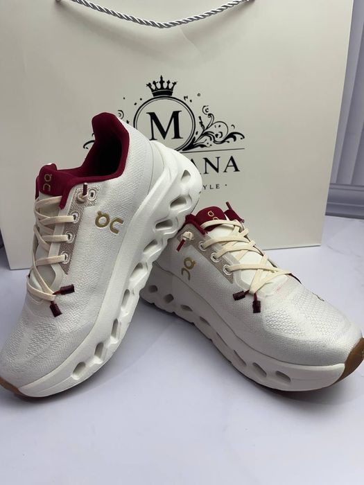 Кроссовки Женские