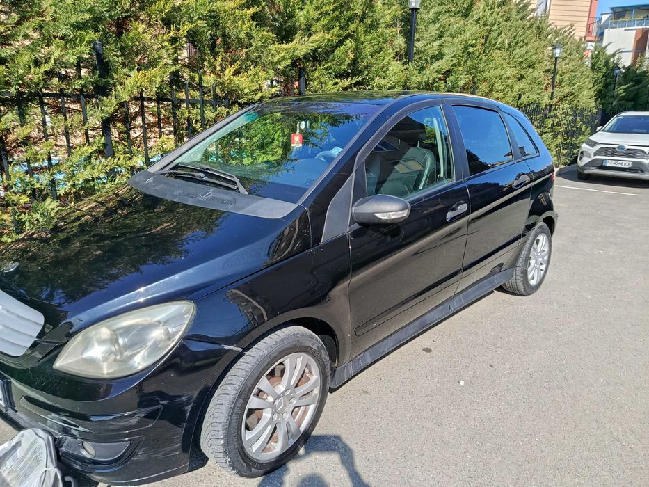Продавам Mersedes B180