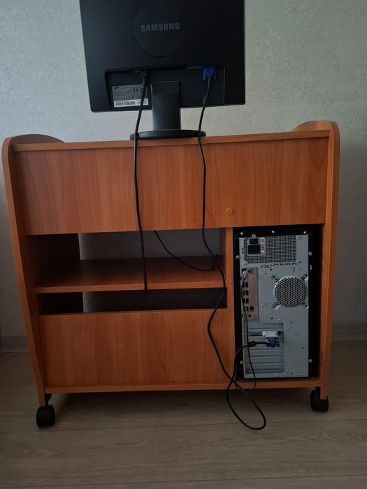 Продам компьютерный стол