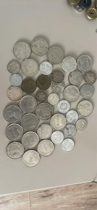 vand diferite monede vechi