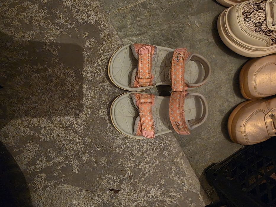 Обувь детская продается