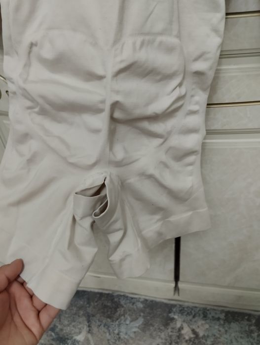 Body karset.  Qorin, son, qollarni zor  tortib yegib beradi.