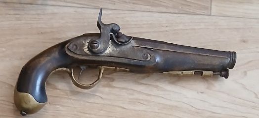 Стари пушки пищови саби ножове оръжия