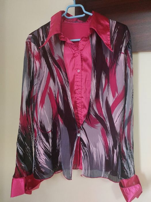 Vând bluza damă.