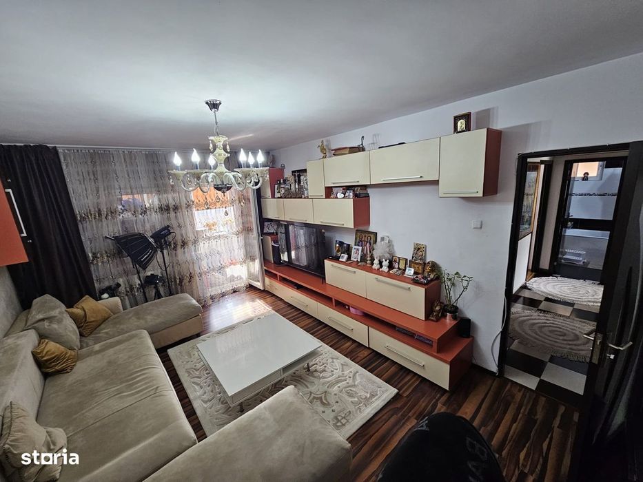 Vand apartament cu 2 camere decomandat