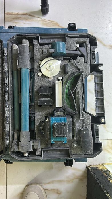 Лазер и комплект инструментов