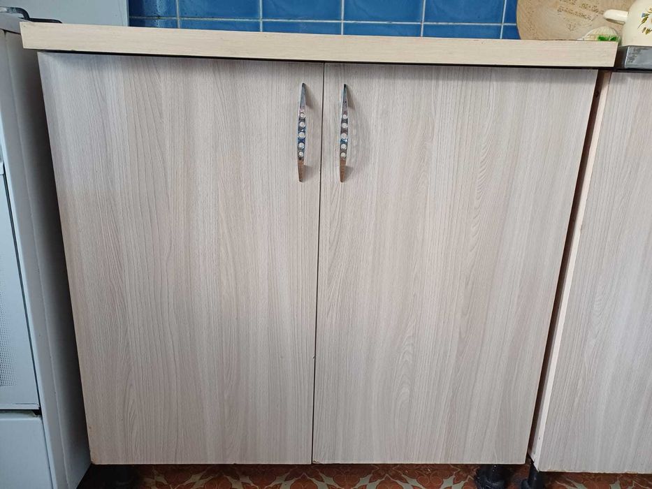 Шкаф с двумя полками