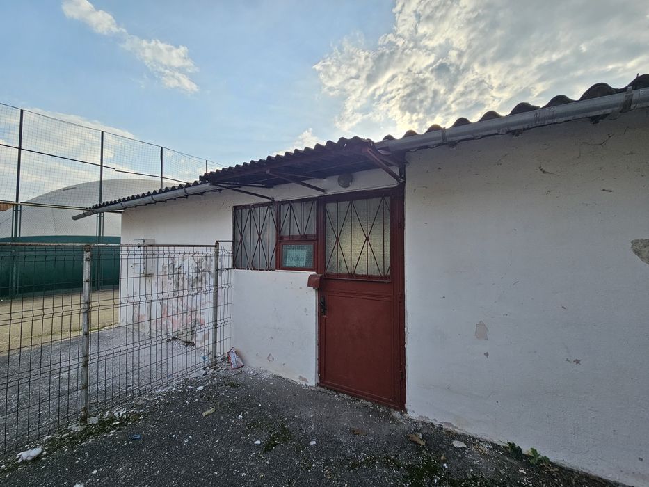 Vând sau închiriez magazin școlar