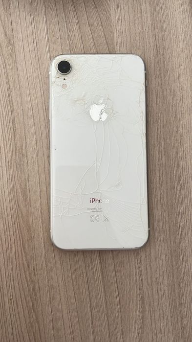 Продаю IPhone XR