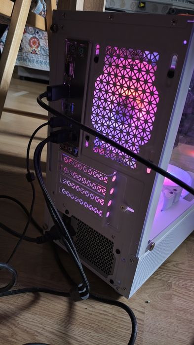 Calculator unitate gaming AMD Ryzen 5 2400g 16gb ram ssd hdd Vega11 2g