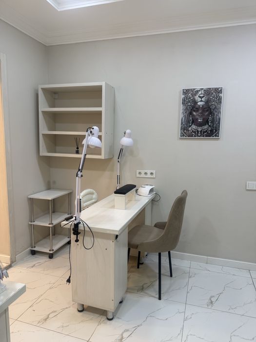 Сдам в аренду маникюрный стол