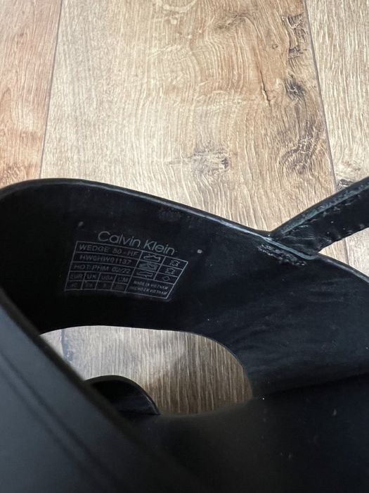 Calvin Klein 40 номер ОРИГИНАЛ!!! Забележки