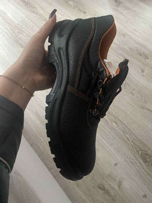 Нови работни обувки