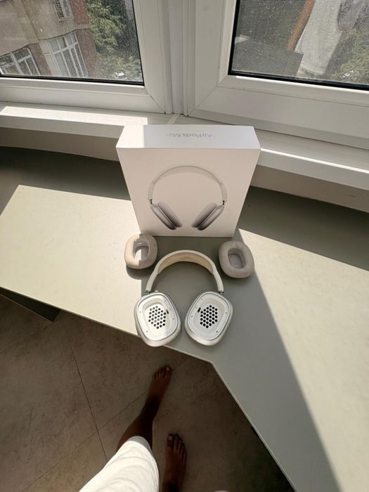 Продам наушники airpods max apple ligthing с коробкой, работают.