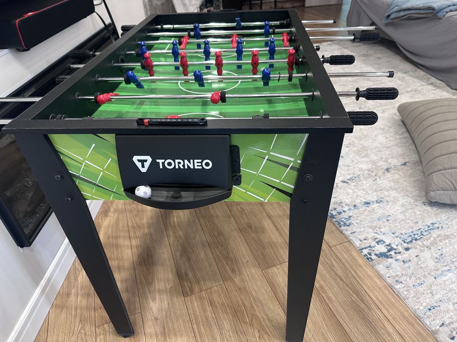 Футбольная настольная игра с мячом.