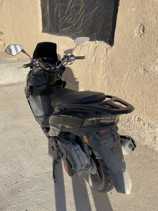 Skuter  gluchitel yangi orqa balon yangi akumlator yangi