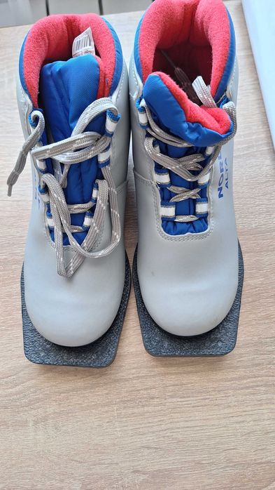Лыжные ботинки  34 р