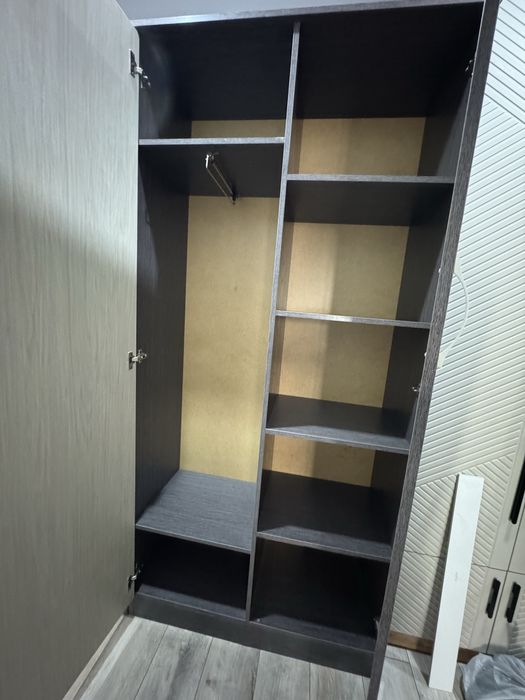 2 шкафа и стол 30000