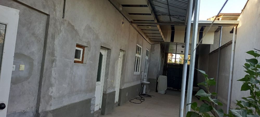 Uy sotiladi ittifoq 6 sotix 7 xona