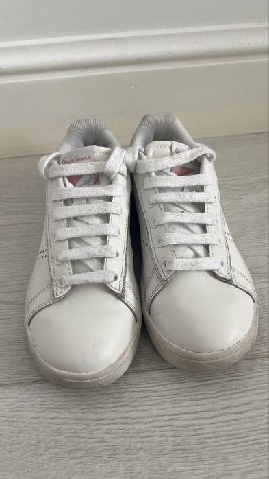 Продам кеды кожанные на девочку