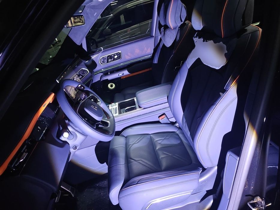 2026-yil kuzov Zeekr 9X obsidian black, 70kWh