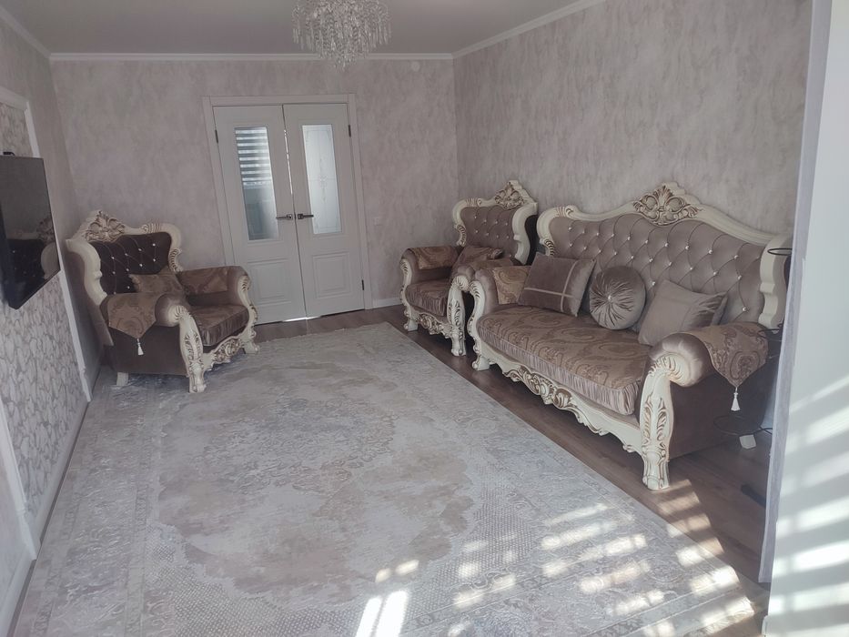 Диван раскладной  с двумя креслами