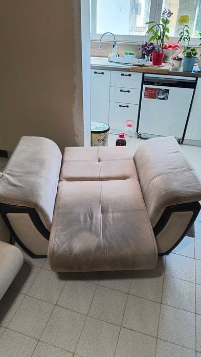 Диван с два фотьойла и две табуретки