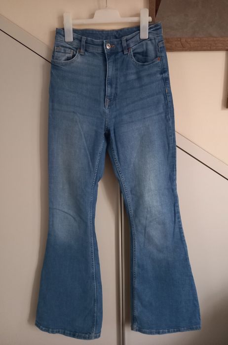 Blugi evazați Bershka