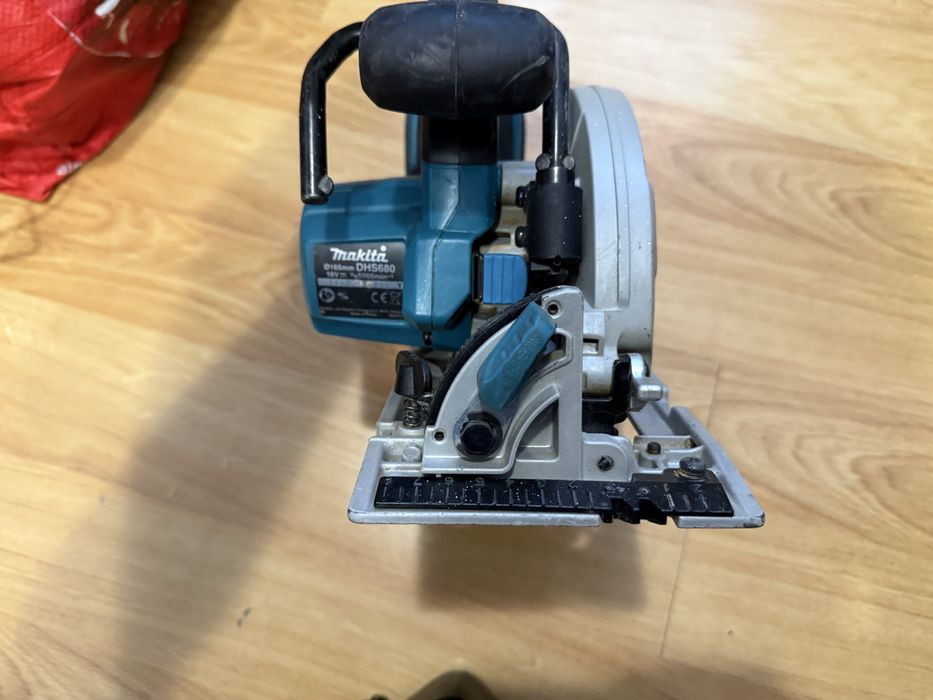 Ръчен Циркуляр Makita DHS680