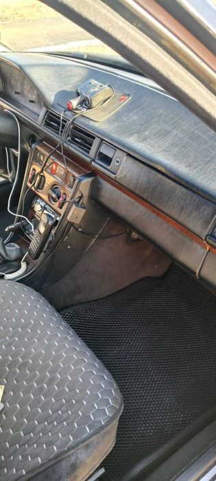 Продам машину Мерседес Е 124