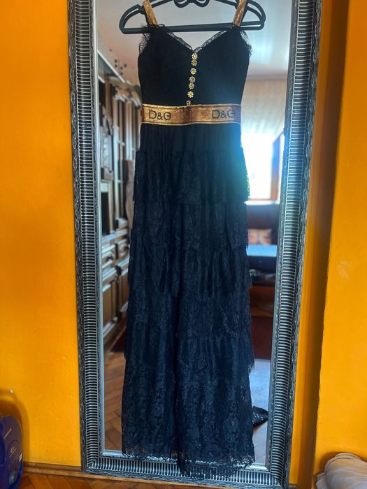 Rochie făcută pe comada