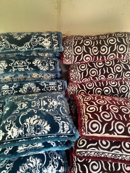 Uy jixozlari yumshoq kórpalar mexmon xona uchun