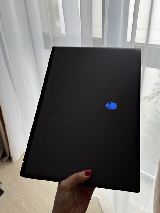 Alienware m16 r2 32GB 1TB RTX 4070
