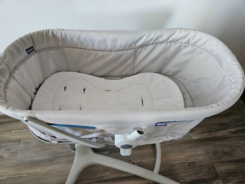 Chicco Baby Hug 4-в-1 с табла и калъф