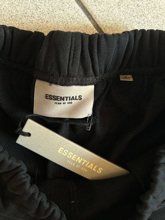 НОВИ Essentials Black