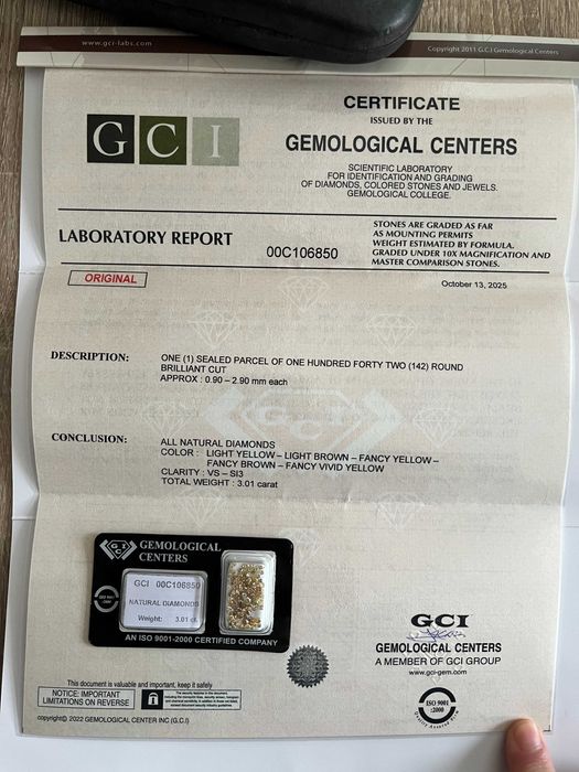 142 бр. жълти и кафяви натурални диаманти (сертифицирани G.C.I.)