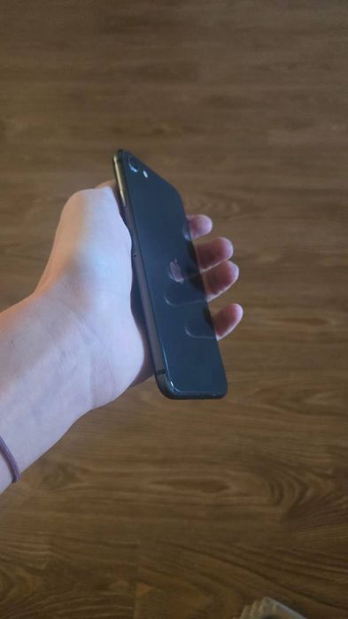 продам Iphone SE