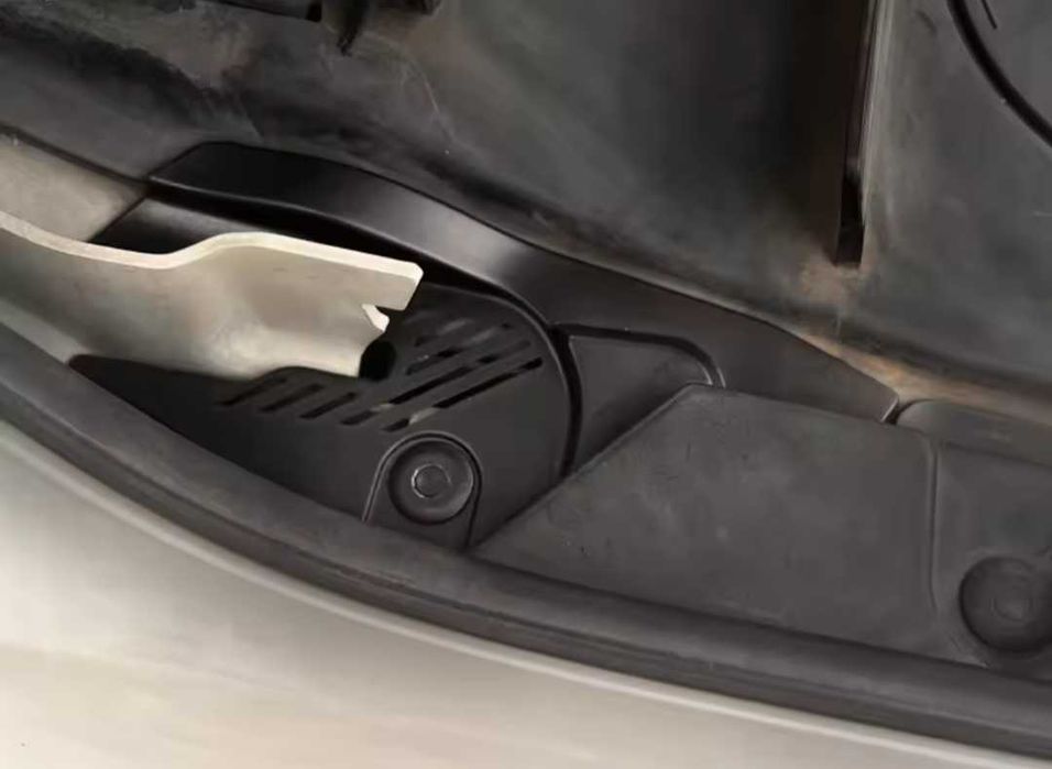 Цедки под капака за събиране на боклуци за Volvo XC60 Волво Хц60