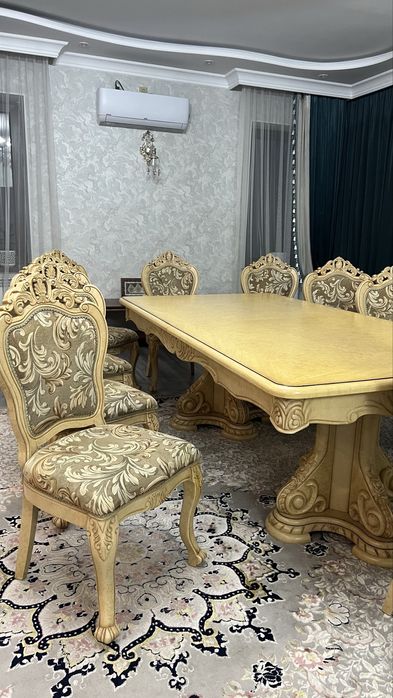 Стол со стульями