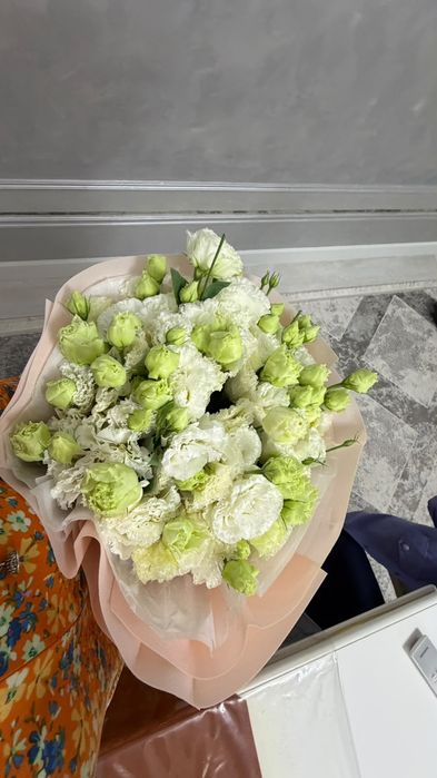 Цветы букет гул лизиантус