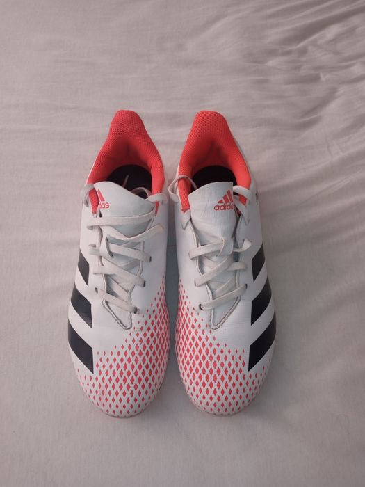 Детски бутонки Адидас Predator номер 37/1/3 като нови.