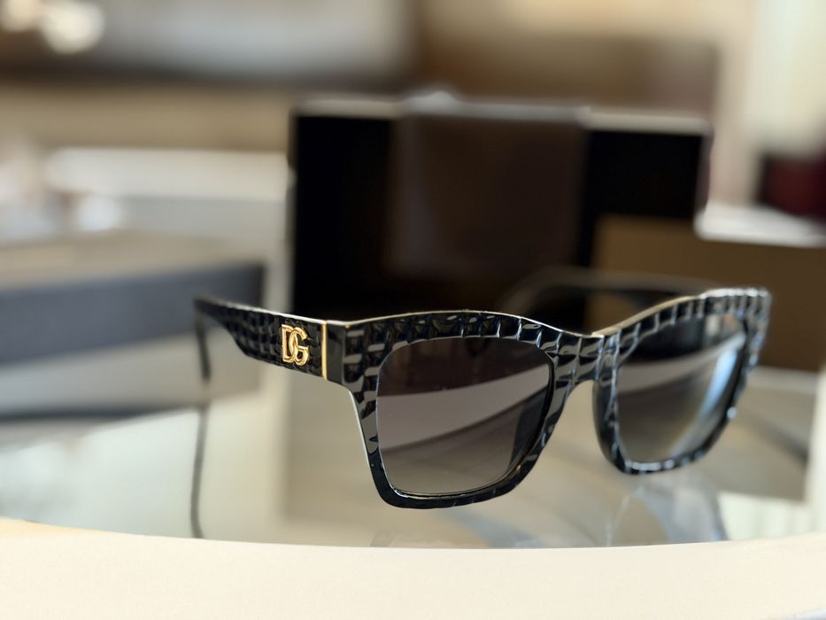 Дамски слънчеви очила Dolce & Gabbana DG4512 32888G —  чисто нови, защото някой взе грешно решение.