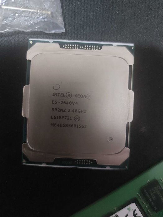 Процессор Xeon E5-2640v4, Кулер, ОЗУ DDR4 8Гб, Термопаста в подарок