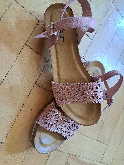 Дамски обувки нови на ток и платформа ,размер 37 и 38