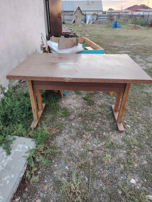 Продам стол за 20000тг