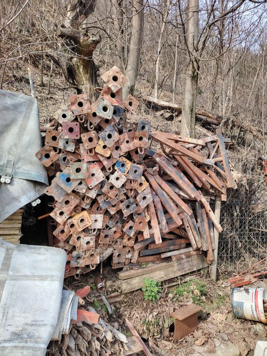 Vând popici metalici și teuri